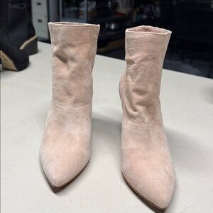 Pink suede ankle boot, small heel